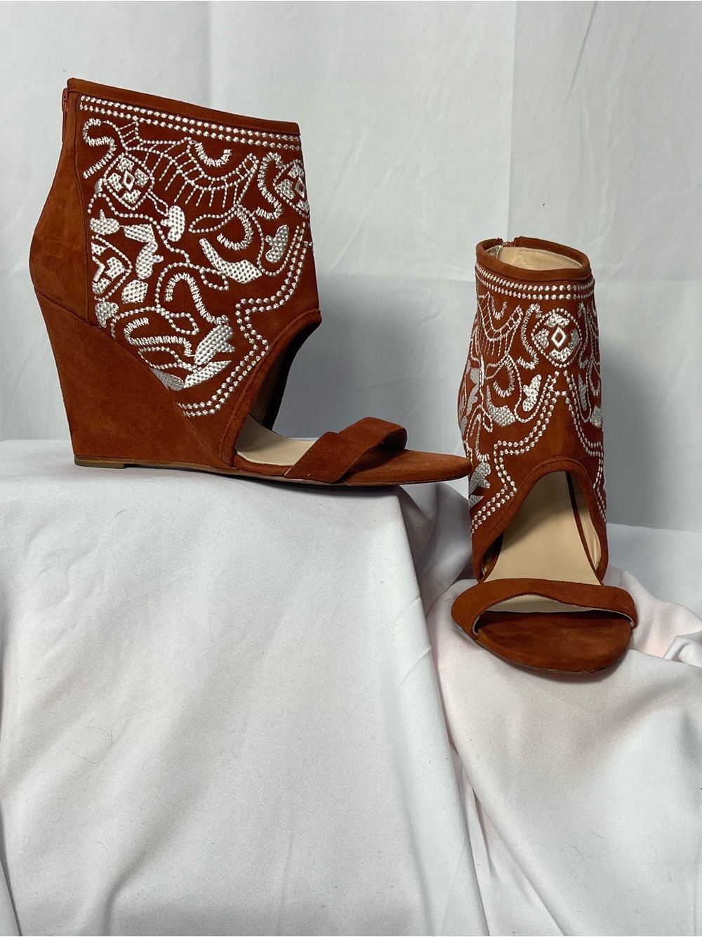 Promo “Paula”  Rust Brown Suede Boho Embroidered Wedge Sandals. Summer Vibes